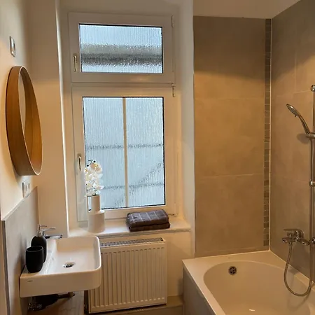 Elster 2, 1 Og, Neues Mit 4 Schlafzimmern Und Balkon, Separates Wc, Im Zentrum Von