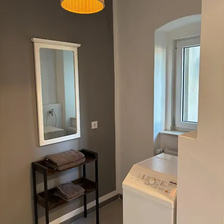 Elster 2, 1 Og, Neues Mit 4 Schlafzimmern Und Balkon, Separates Wc, Im Zentrum Von Gera