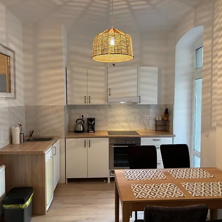 Elster 2, 1 Og, Neues Mit 4 Schlafzimmern Und Balkon, Separates Wc, Im Zentrum Von Gera