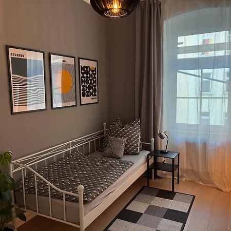 Elster 2, 1 Og, Neues Mit 4 Schlafzimmern Und Balkon, Separates Wc, Im Zentrum Von Apartamento Gera