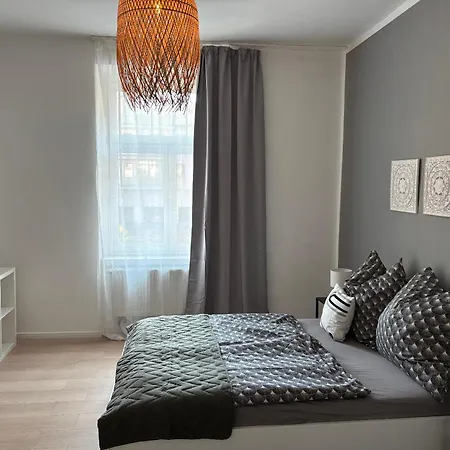 Elster 2, 1 Og, Neues Mit 4 Schlafzimmern Und Balkon, Separates Wc, Im Zentrum Von *