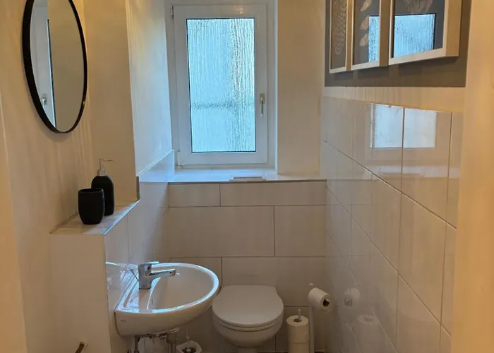 Appartement Elster 2, 1 Og, Neues Mit 4 Schlafzimmern Und Balkon, Separates Wc, Im Zentrum Von