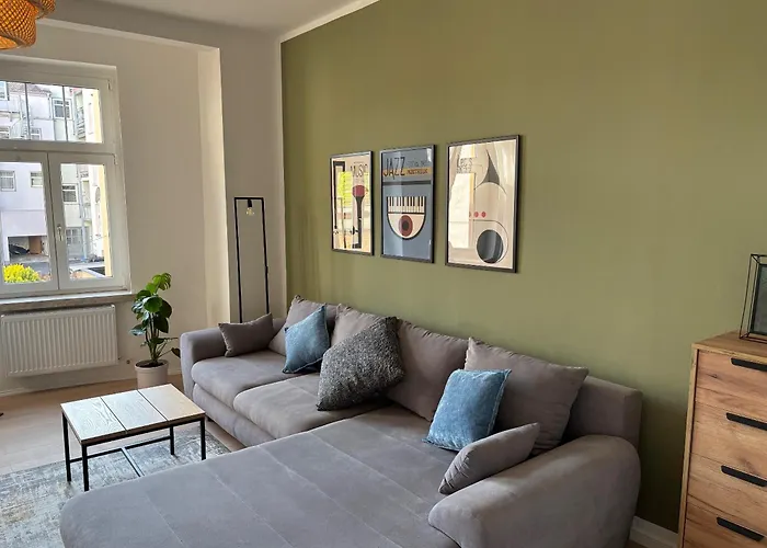 Appartement Elster 2, 1 Og, Neues Mit 4 Schlafzimmern Und Balkon, Separates Wc, Im Zentrum Von Gera