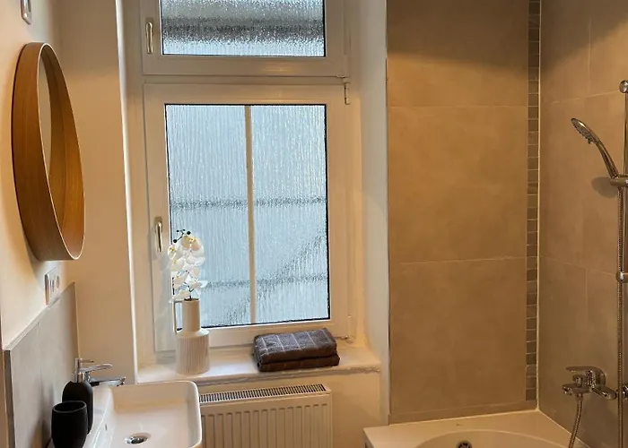 Elster 2, 1 Og, Neues Mit 4 Schlafzimmern Und Balkon, Separates Wc, Im Zentrum Von Appartement