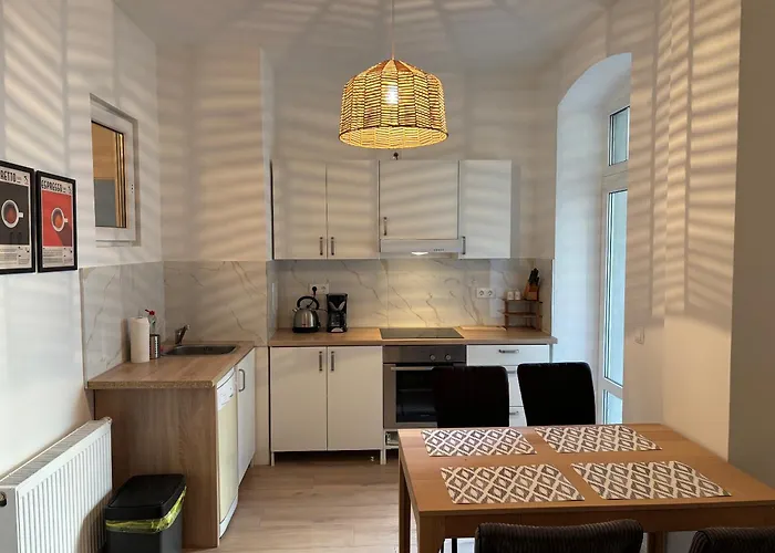 Elster 2, 1 Og, Neues Mit 4 Schlafzimmern Und Balkon, Separates Wc, Im Zentrum Von Gera