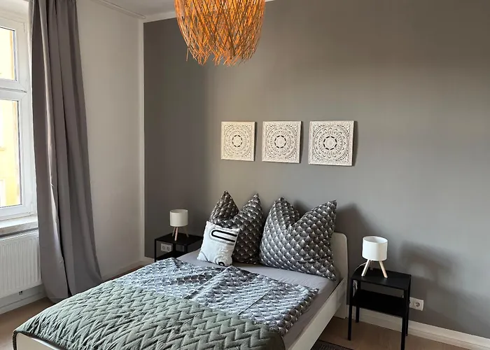 Elster 2, 1 Og, Neues Mit 4 Schlafzimmern Und Balkon, Separates Wc, Im Zentrum Von