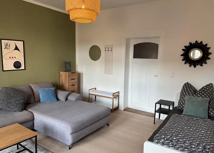 Appartement Elster 2, 1 Og, Neues Mit 4 Schlafzimmern Und Balkon, Separates Wc, Im Zentrum Von Gera