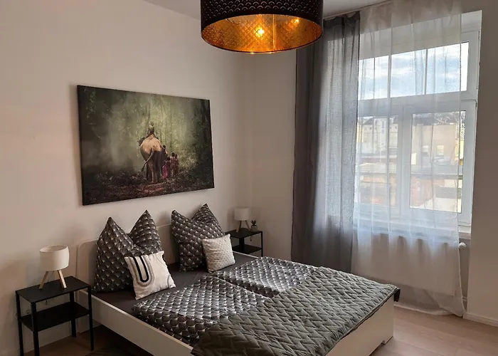 Elster 2, 1 Og, Neues Mit 4 Schlafzimmern Und Balkon, Separates Wc, Im Zentrum Von Gera