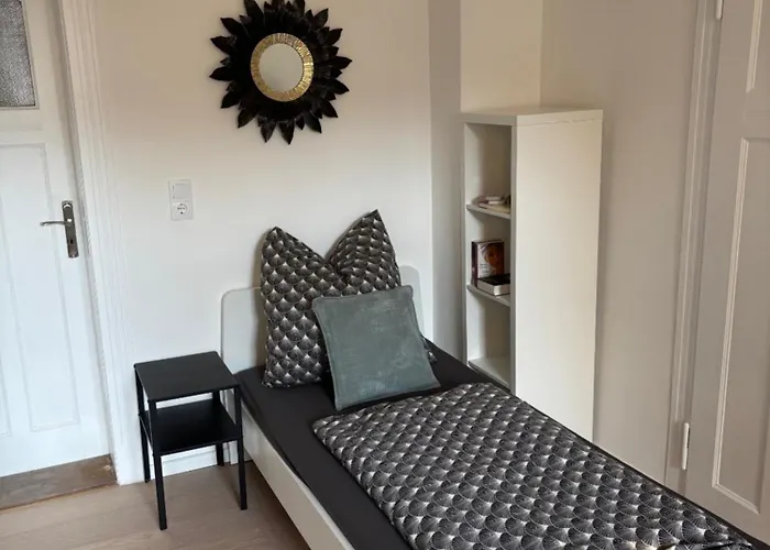 Appartement Elster 2, 1 Og, Neues Mit 4 Schlafzimmern Und Balkon, Separates Wc, Im Zentrum Von