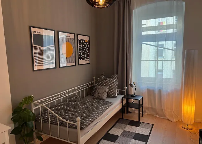 Elster 2, 1 Og, Neues Mit 4 Schlafzimmern Und Balkon, Separates Wc, Im Zentrum Von Appartement Gera