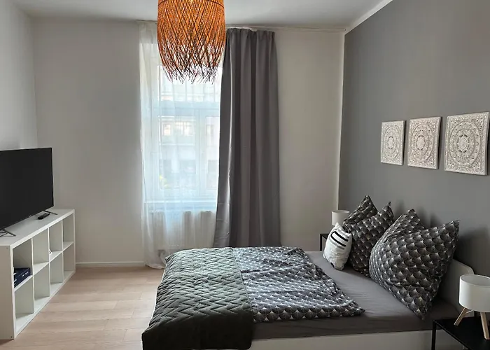 Elster 2, 1 Og, Neues Mit 4 Schlafzimmern Und Balkon, Separates Wc, Im Zentrum Von *